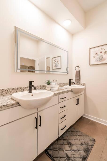 Charming Cozy Apartment With Wi-Fi & Free Parking Charlotte Exterior photo